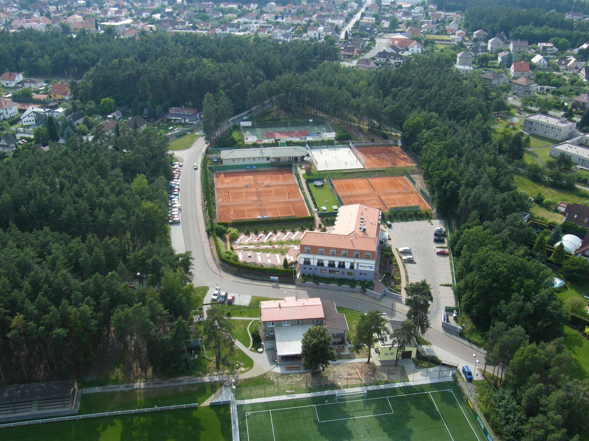 Hotel Sport Zruč Eksteriør bilde