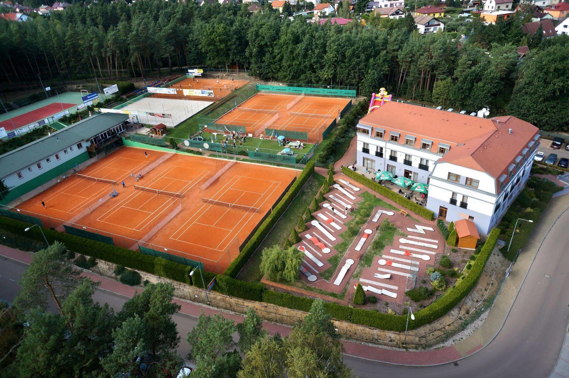 Hotel Sport Zruč Eksteriør bilde